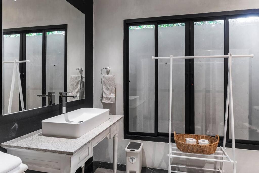 Sclass Villa & Swimming Pool , 10 Min From Airport Chiang Mai Exteriör bild